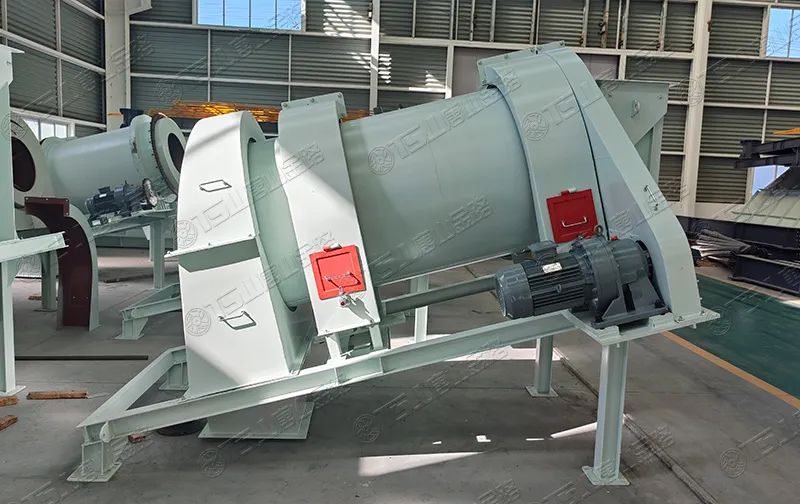 機(jī)制砂防離析、防揚(yáng)塵，有經(jīng)驗(yàn)的砂廠都在用加濕拌和機(jī)