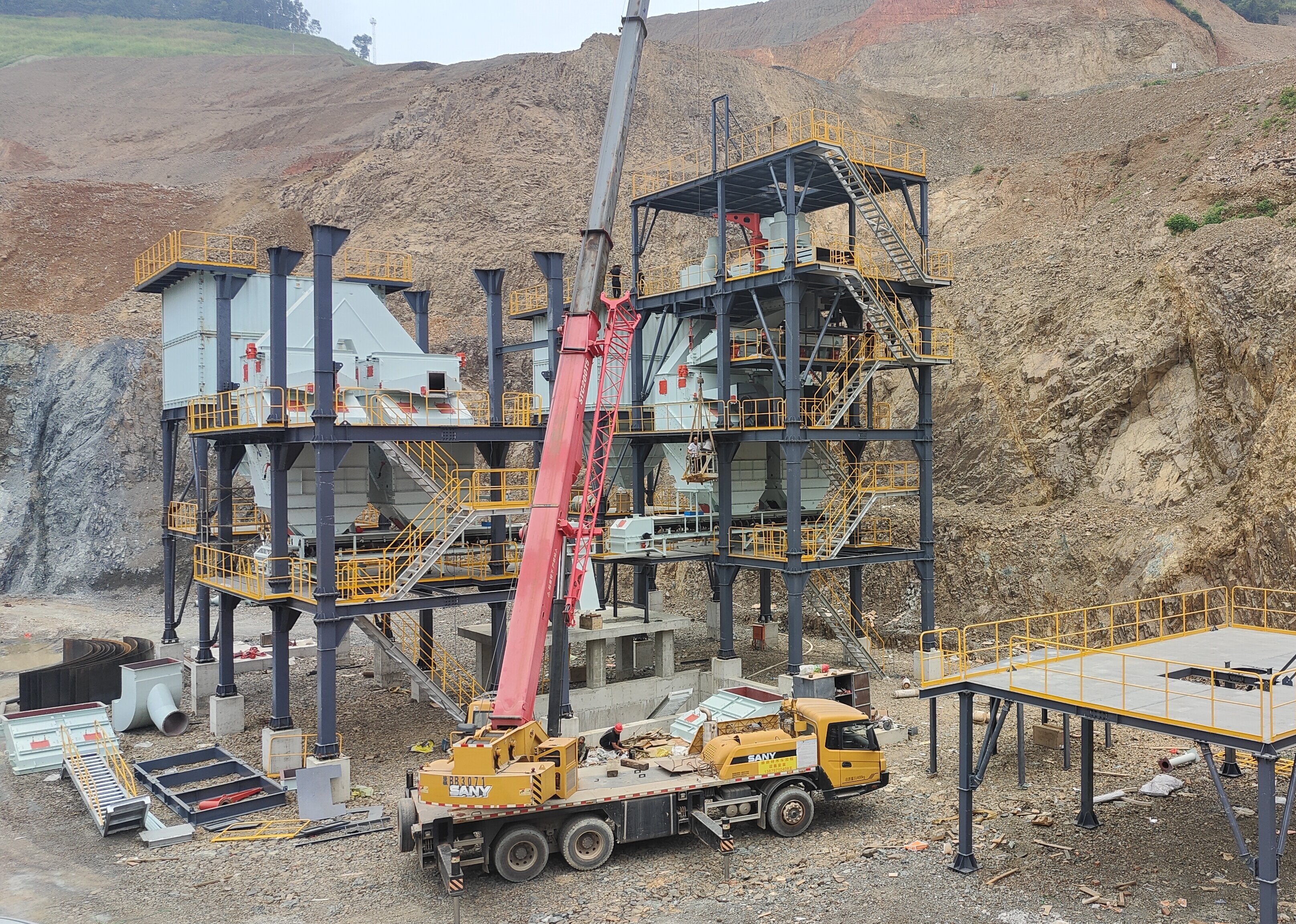 突破行業(yè)瓶頸！新型干法制砂樓實(shí)現(xiàn)配比可調(diào)、含粉率可控 引領(lǐng)綠色制砂新變革